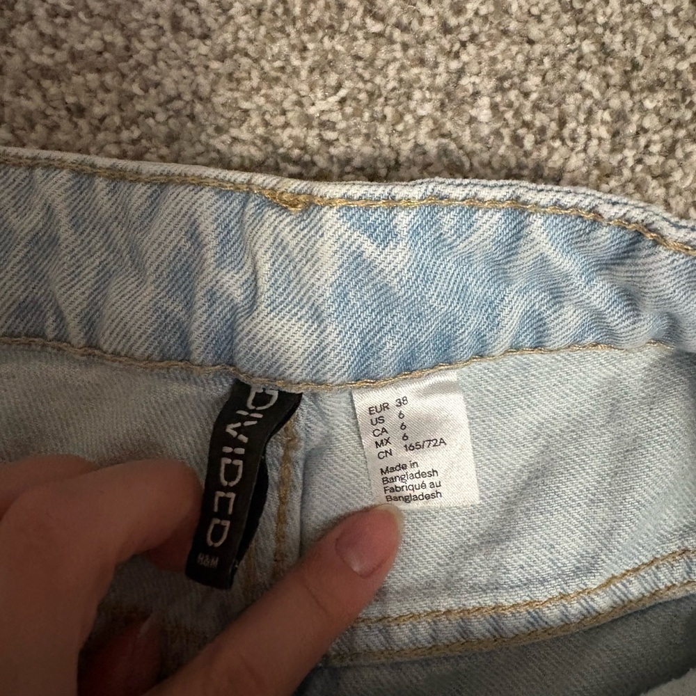 H&M Divided Light Blue Jeans - Picture 2 of 3